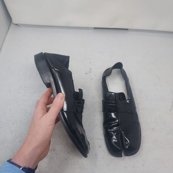 Maison Martin Margiela WOMENS Patent Black Split Toe Loafer - Picture 4 of 13